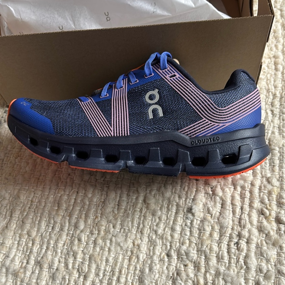 Brand new Cloudgo Women Sneakers